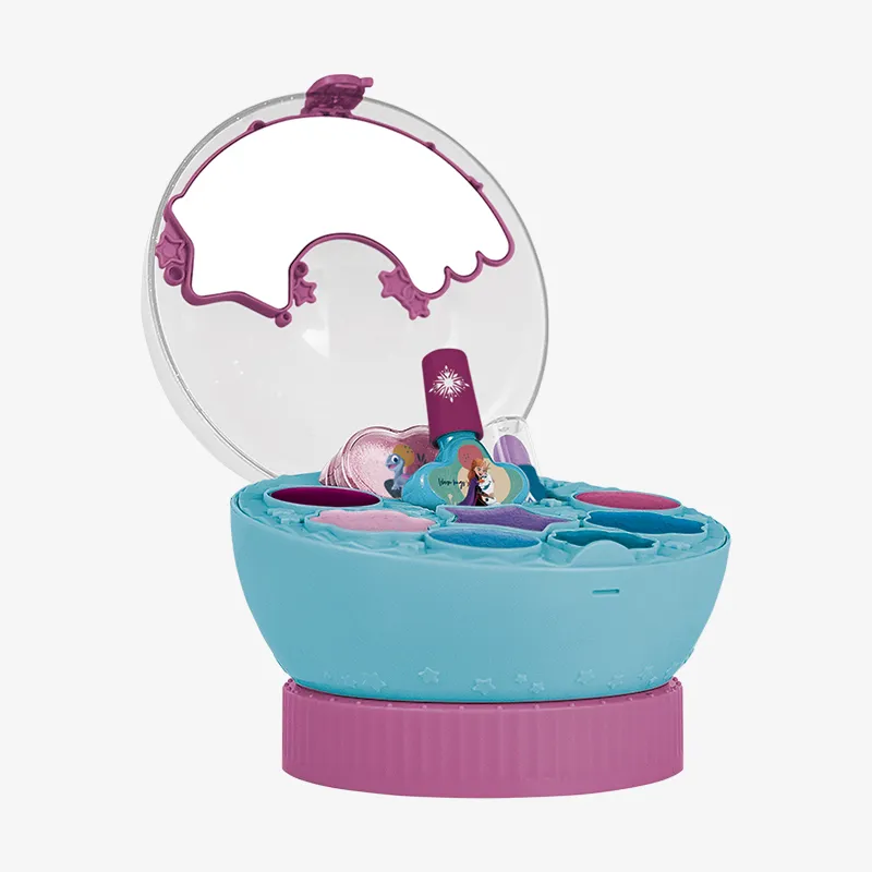 Magical Crystal Ball With Makeup, Photo 3 of 8