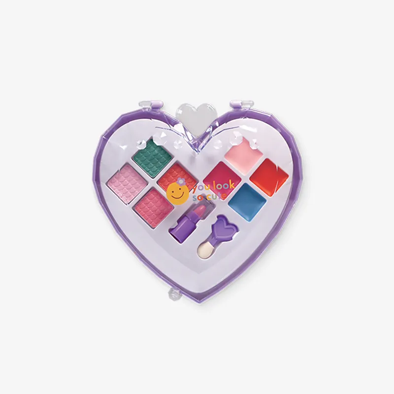 Big Heart Makeup Case, Photo 4 of 5